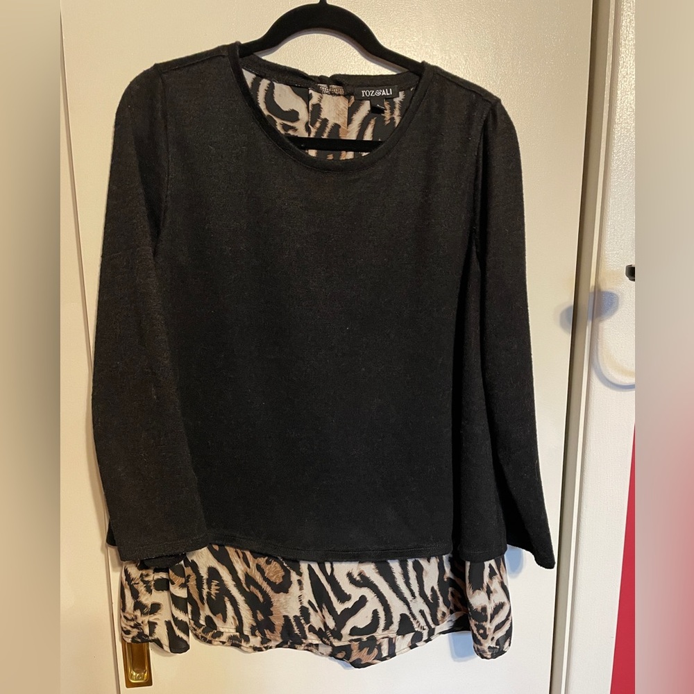 Roz & Ali, womens L, black front with leopard back, 3/4 sleeves